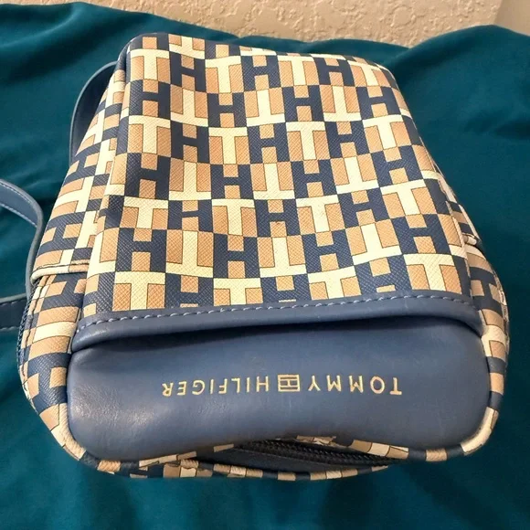 Tommy Hilfiger Navy and Red Interior Bag - Picture 8 of 9